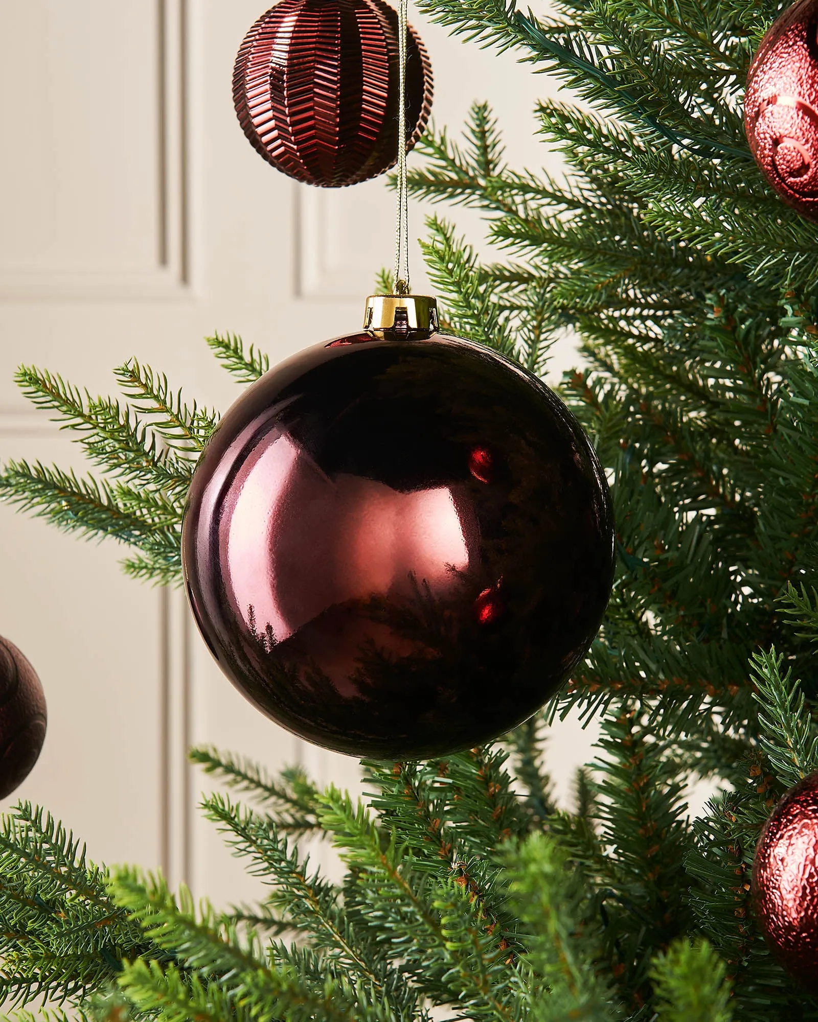 Burgundy Large Gloss Shatterproof Bauble, 15 cm