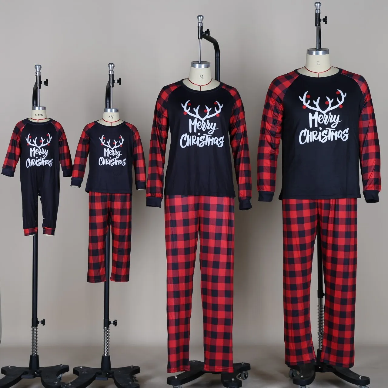 Christmas Pajamas Matching Family Pyjamas New Year Winter Cotton Pajamas Mother Daughter  Clothing Mom Daddy Baby Look Set
