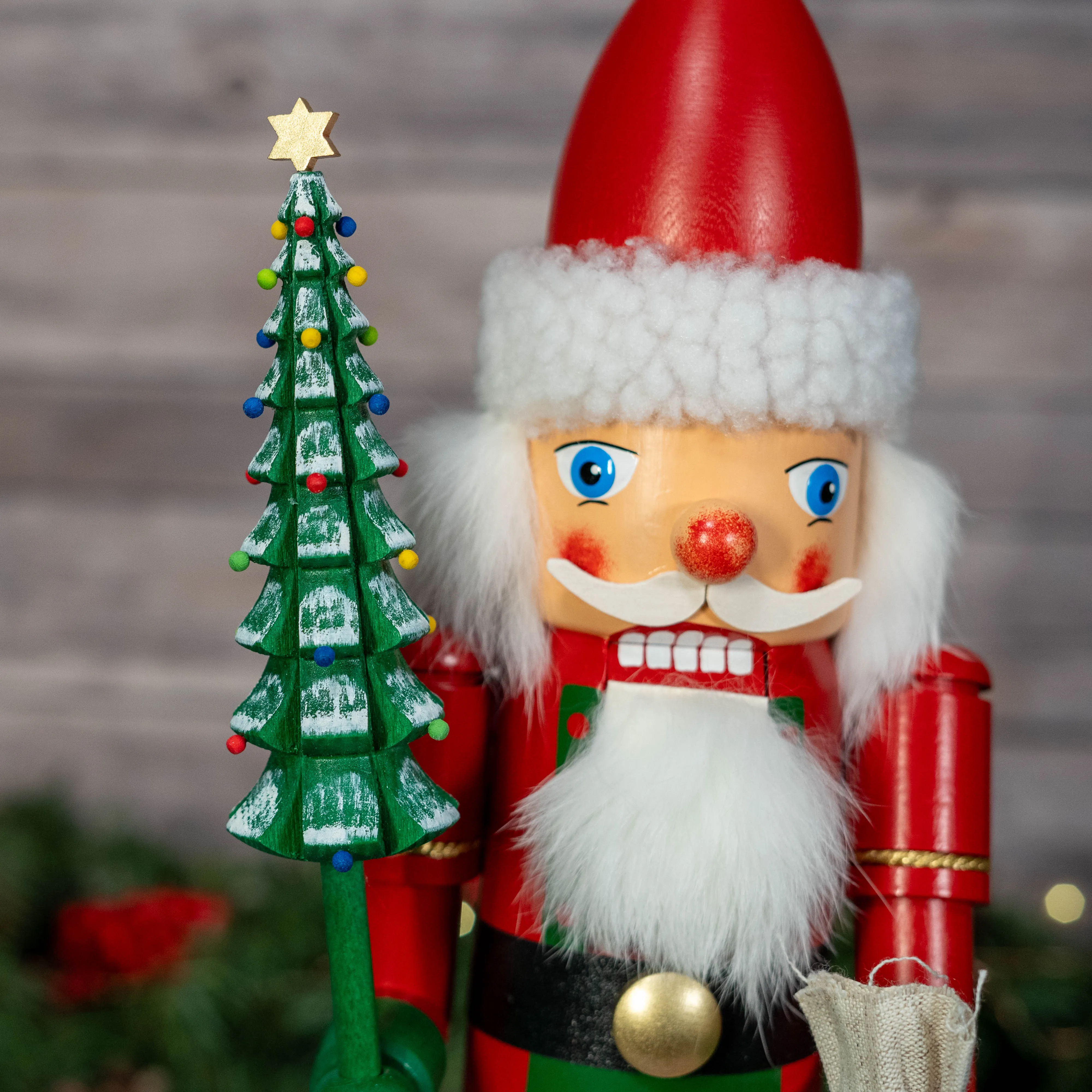 Nutcracker - Santa with Tree