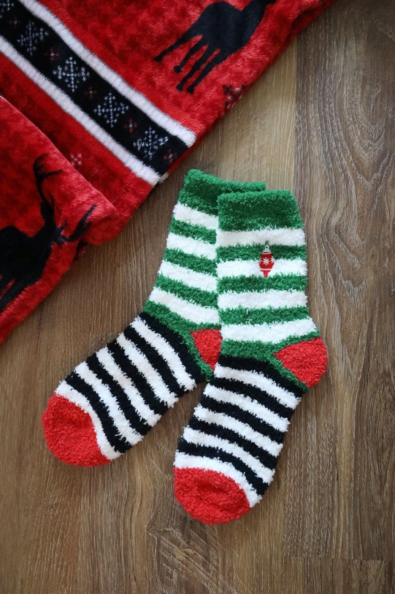 SS1003 12pcs Assorted Fuzzy Christmas Sock Pack